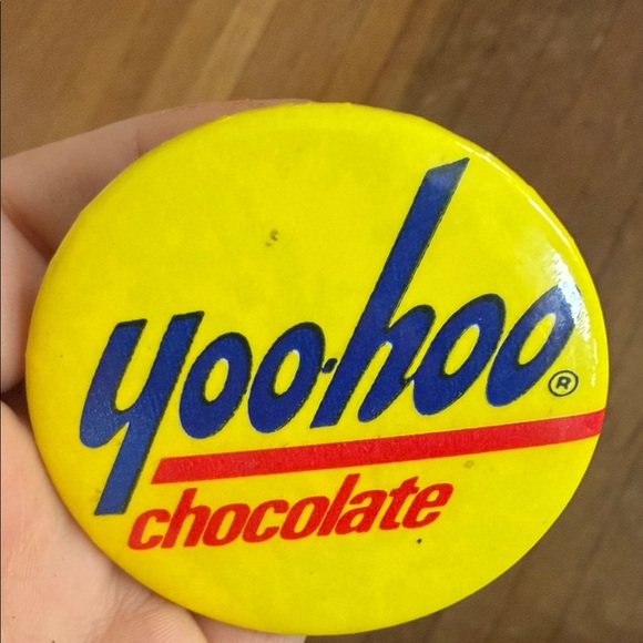 Vintage Yoo-hoo Chocolate Button Pin - Picture 5 of 6